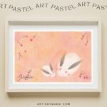 3色パステルアートで描いた『雪うさぎ』の親子です。橙・赤・紺の3色のパステルを使用した、寒さの中に温もりを感じる冬の風景画。MIDORIの癒やしのパステルアート作品です。