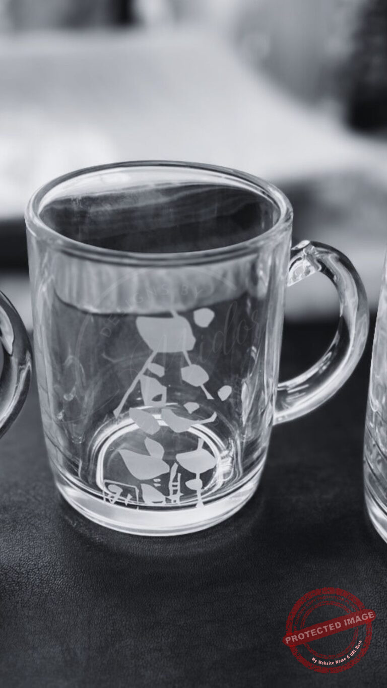 サンドブラスト技法で『感謝』の筆文字を刻んだオリジナルグラス。砂で削られた文字が立体的に浮かび上がっている。