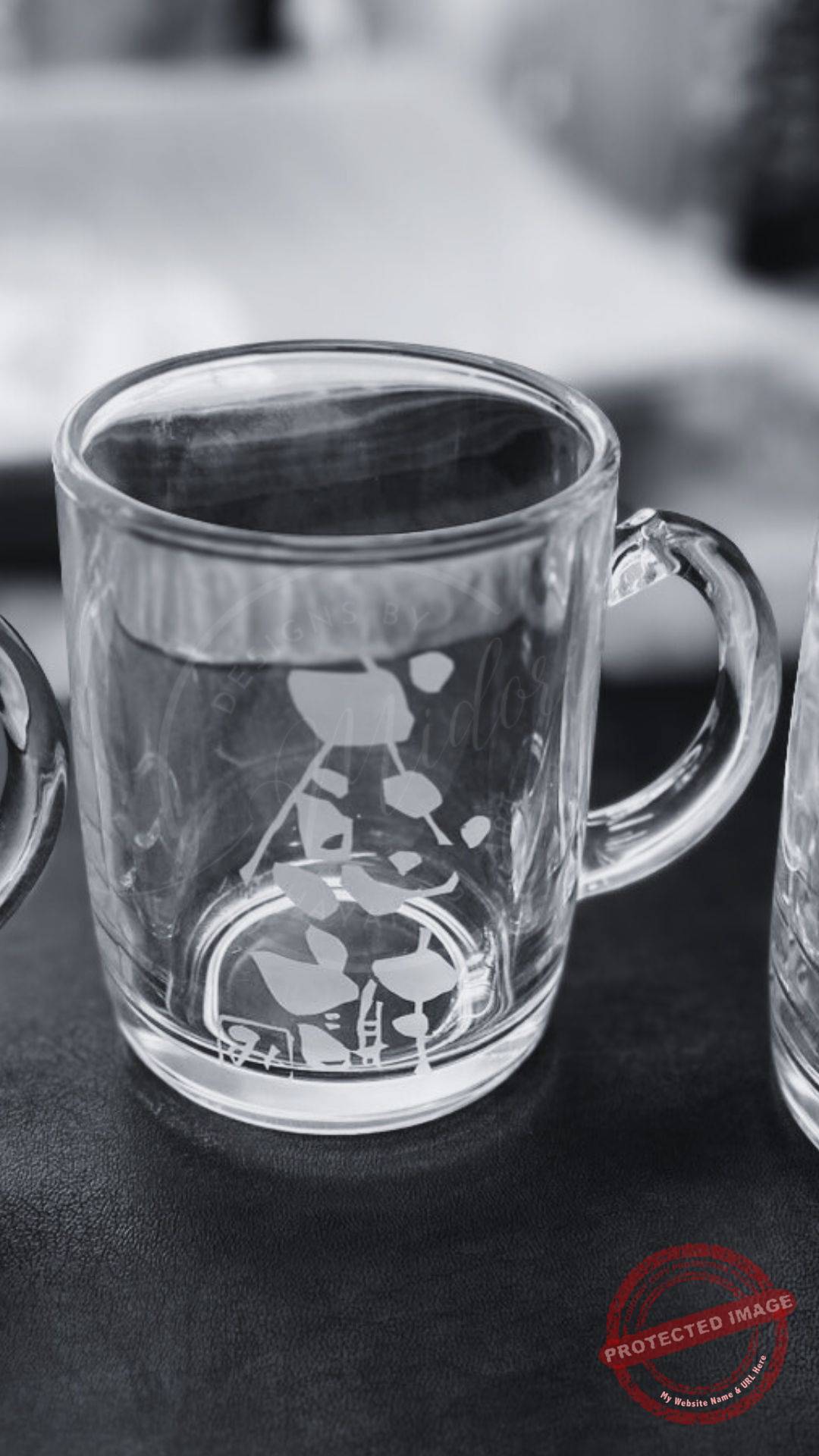 サンドブラスト技法で『感謝』の筆文字を刻んだオリジナルグラス。砂で削られた文字が立体的に浮かび上がっている。